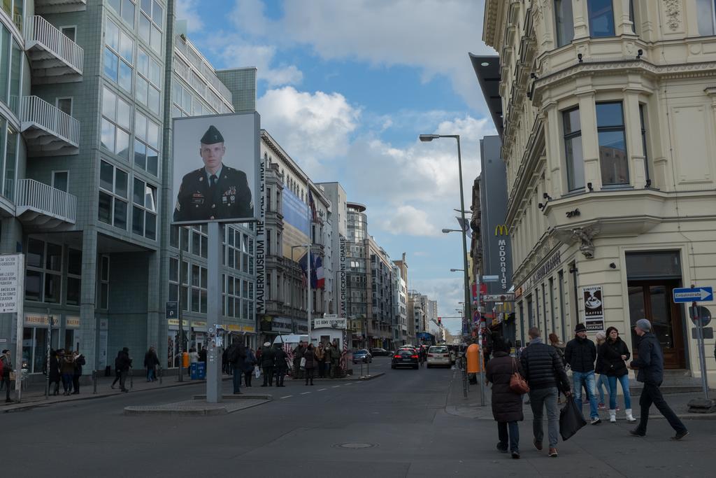 Mondrian Suites Berlin Am Checkpoint Charlie Ngoại thất bức ảnh